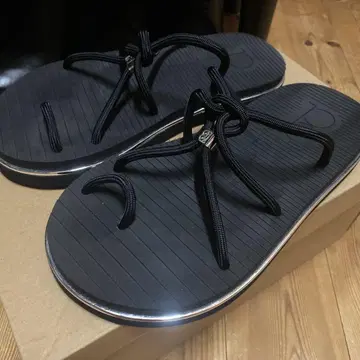 CFCL LINE CORD STRAP SANDALS 블랙 실버