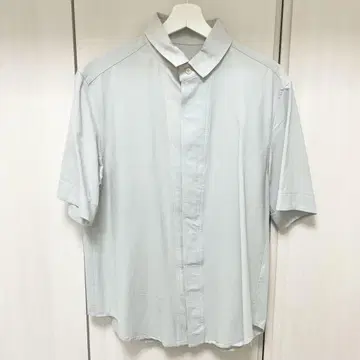 이레니사 플라이 프론트 단추 장식 반팔 셔츠