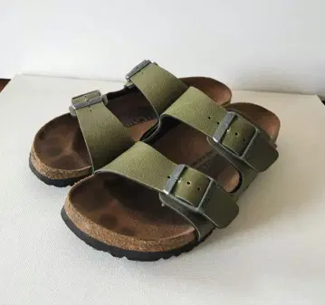 버켄스탁 애리조나 올리브 카키 그린 컴포트 샌들