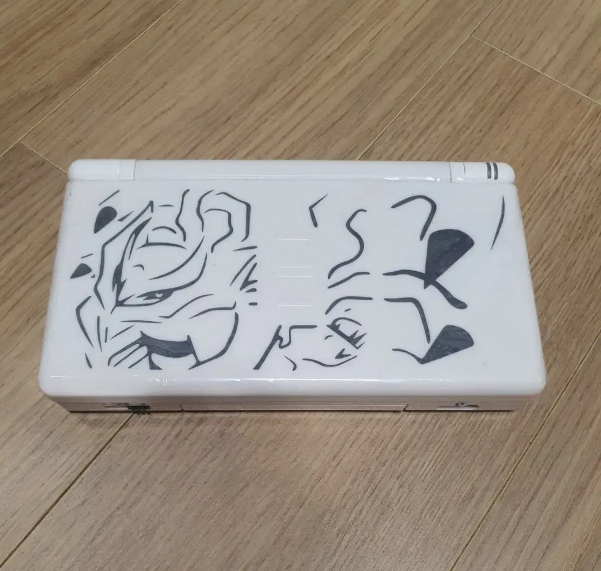 Nintendo DS Lite Giratina Edition (Black & White)