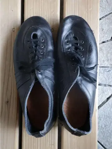빈티지 저먼 트레이너 가죽제품 블랙