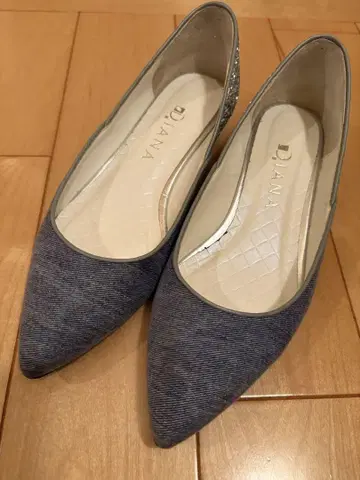 새상품급 다이애나 24cm 데님 라메 이소재 배색 펌프스 로우 힐