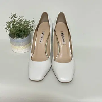 DIANA 화이트 하이힐 스퀘어토