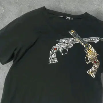 roar 로어 V 넥 티셔츠 블랙 검정 크로스 건 스터드