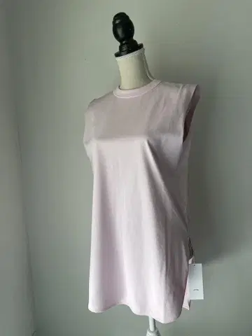 에이트 핑크 슬리브리스 탑