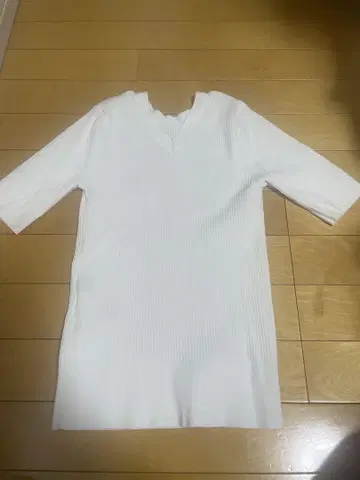 PLST 화이트 V넥 반팔 니트