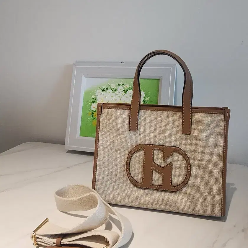 ★韓国の人気★[HAZZYS] Premium Logo Patch Leather Tote Bag M ☆韓国の人気☆[HAZZYS] Premium Logo Patch Leather Tote Bag M