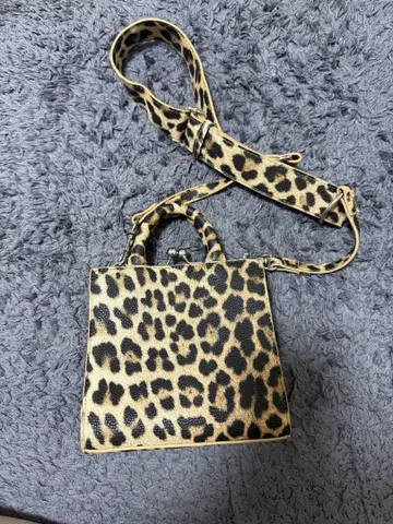 moussy 레오파드 무늬 숄더백