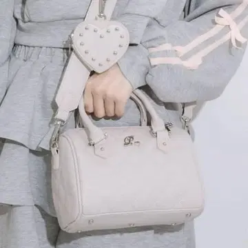 pium 하트 파우치가 있는 퀼팅 보스턴 백 핑크