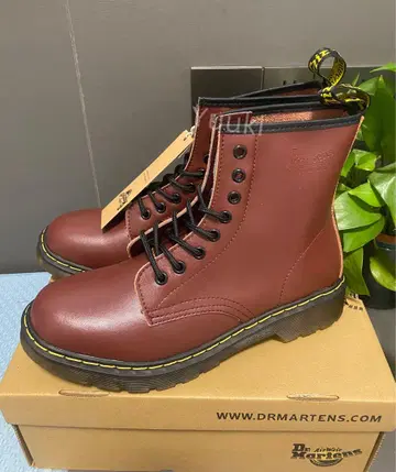 Dr. Martens JADON 8홀 부츠 26.5cm