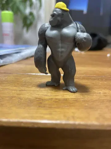 근육질 고릴라 피규어