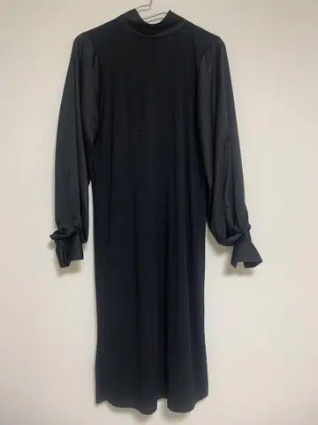 새상품급 ZARA 블랙 긴팔 롱 원피스 하이넥