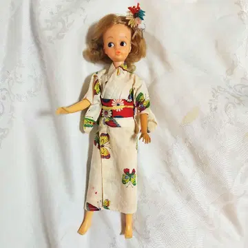 쇼와 레트로 스칼렛의 유카타 차림