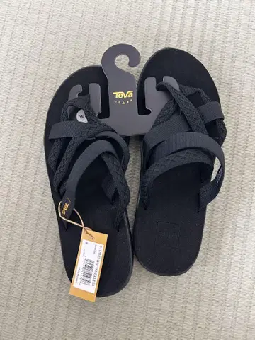 Teva 블랙 샌들