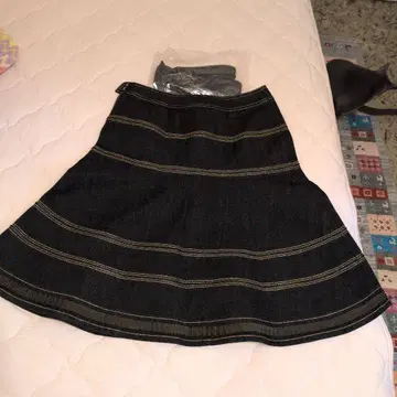 다크 데님 플레어 스커트