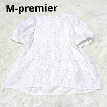 엠프리미어 24SS 플라워 컷 자카드 퍼프 슬리브 블라우스