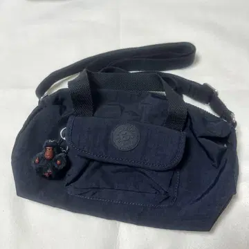 KIPLING 네이비 숄더백 참 포함