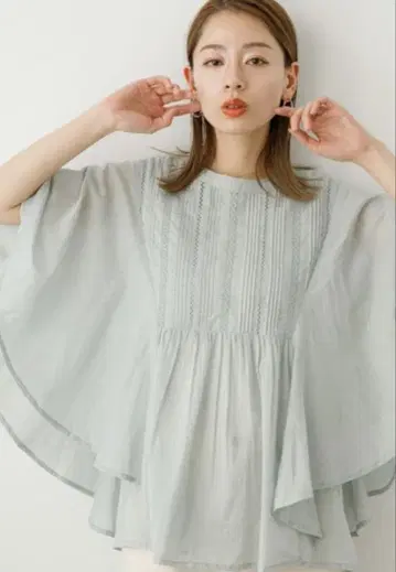 어반 리서치 써니 라벨 핀턱 레이스 버터플라이 슬리브 블라우스