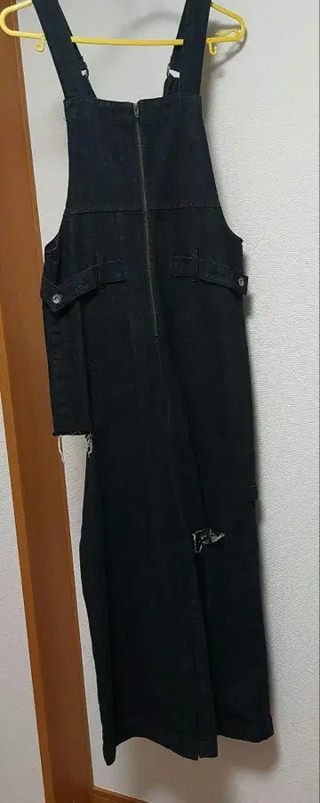 지나시스 컷 아웃 데님 사로페