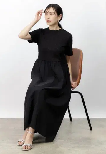 [완매 상품] 오파크 도트 클립 블랙 티셔츠 원피스 반팔 플레어 스커트