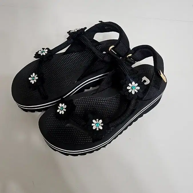 SUECOMMA BONNIE | 슈콤마보니 Suecomma boni Strap Flower