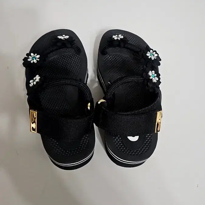 SUECOMMA BONNIE | 슈콤마보니 Suecomma boni Strap Flower