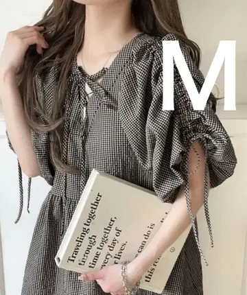 클래식 엘프 시어서커 개더 퍼프 슬리브 튜닉 블라우스