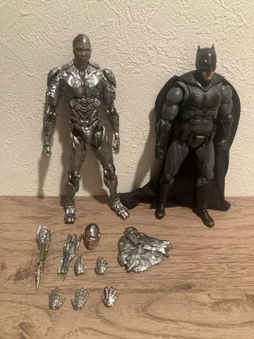 MAFEX 저스티스 리그 사이보그 덤 배트맨