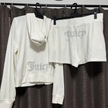 쥬시 꾸뛰르 셋업 화이트