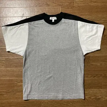 HYKE 티셔츠