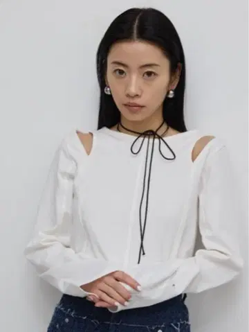AIC. 컷 아웃 핀턱 롱티 미사용 새상품