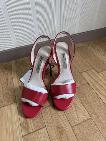 자라 가죽 샌들
