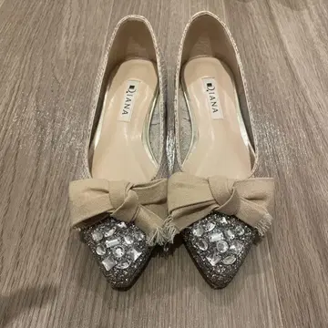 다이애나 플랫 힐 펌프스