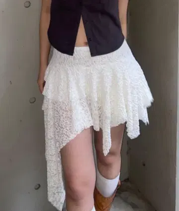 ACLENT 비대칭 레이스 미니 스커트