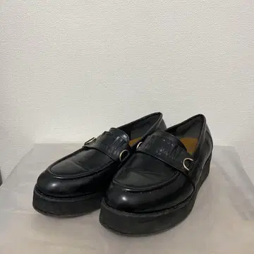 통굽 블랙 가죽 로퍼 금장 장식