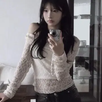 아이보리 긴팔 상의