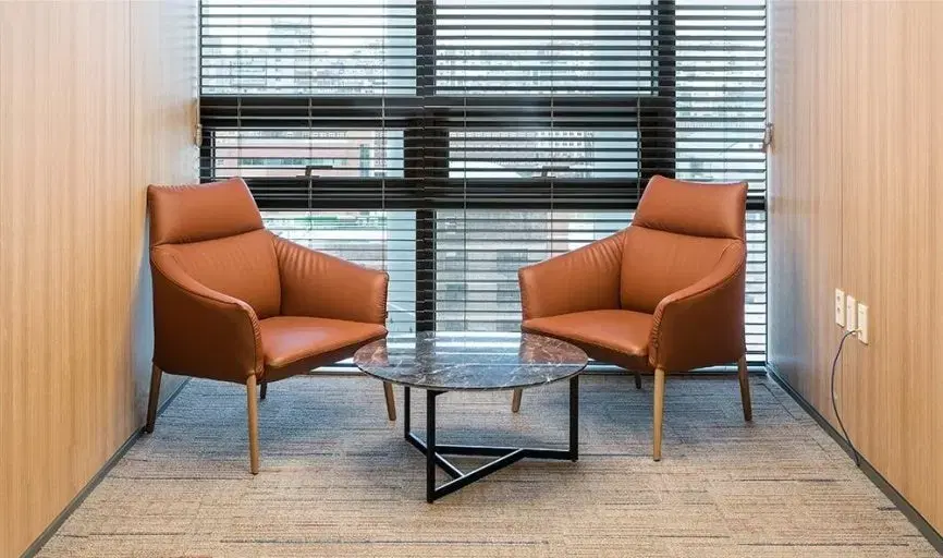 Fursys Premium 1-seater Leather Sofa 2 jo + Sofa Table