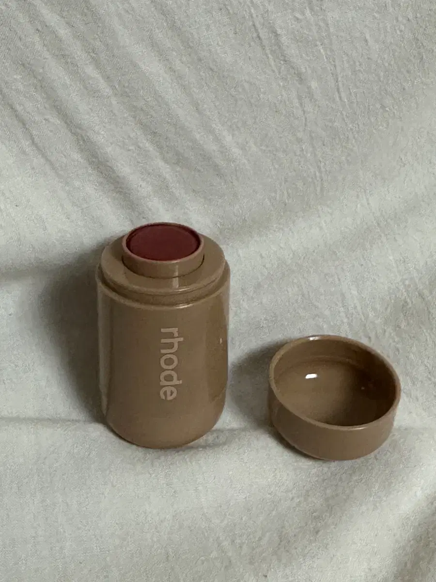 Hailey Bieber rhode skin Rhode Pocket Blusher date cake