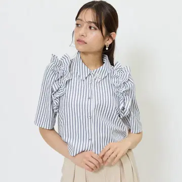 andcouture 앙데팡당 비쥬가 달린 스트라이프 프릴 셔츠