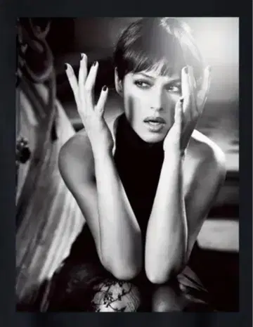 Monica Bellucci 모니카 벨루치 티셔츠 패션 모델