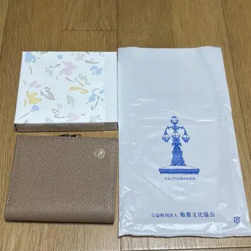 황궁 지갑 새상품 국화 문양 브라운 가죽 접이식 지갑 금장 장식