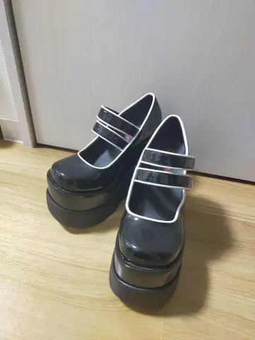 데모니아 Demonia 통굽 펌프스 13cm 힐 US6(23.5cm)