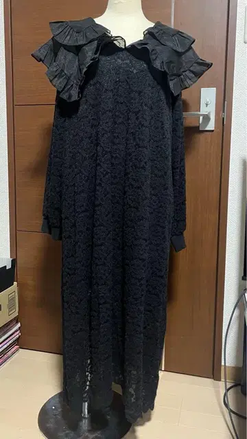 큰 프릴 옷깃 블랙 레이스 롱 원피스