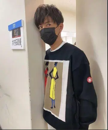 기무라 타쿠야 착용 카브엠트 백 뷰 니트 백 뷰 니트