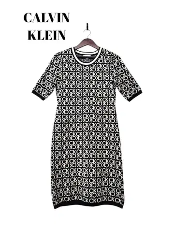 68367 CALVIN KLEIN 모노그램 반팔 니트 원피스