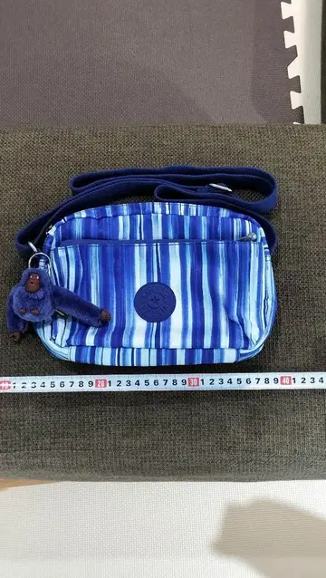 KIPLING 키플링 스트라이프 숄더백 파랑과 화이트