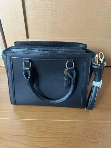 블랙 핸드백 탈부착 가능한 스트랩 포함 muumu 숄더백