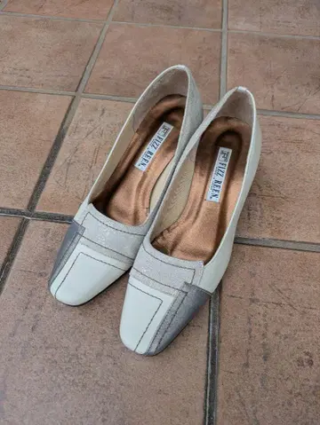화이트/그레이 펌프스 토캡