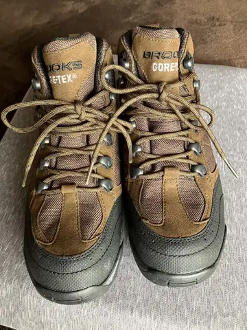 BROOKS 트레킹 부츠