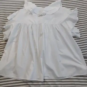 새상품급! wee9s 빅 칼라 프릴 하프 블라우스